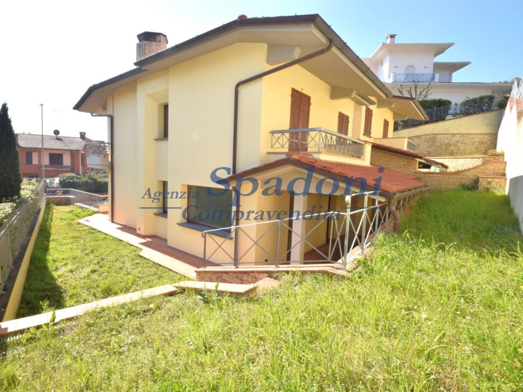 Villa Bifamiliare in vendita a Montecatini-Terme