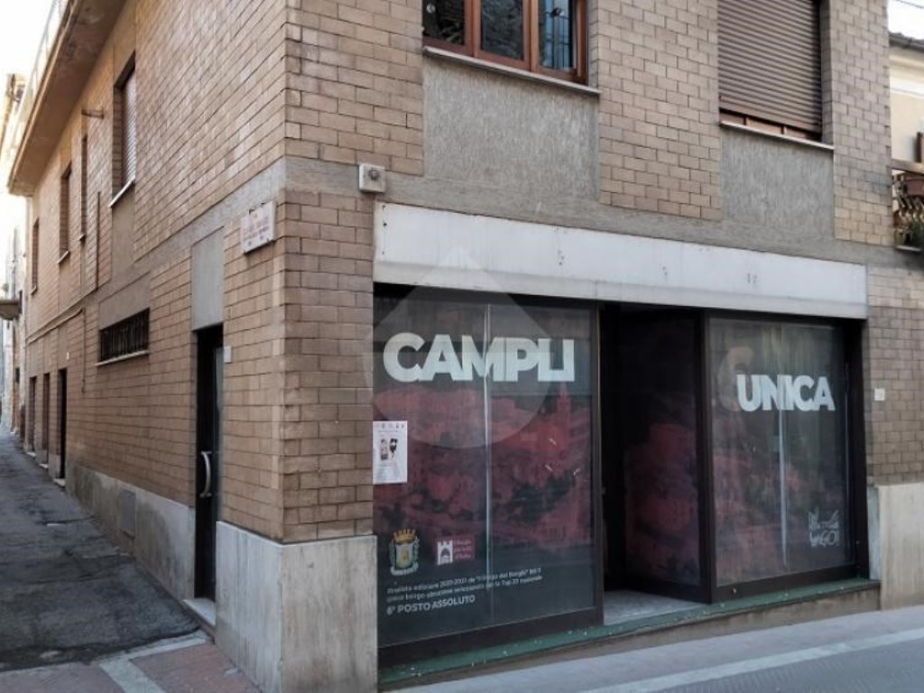 Locale Commerciale in vendita a Campli corso Umberto I,