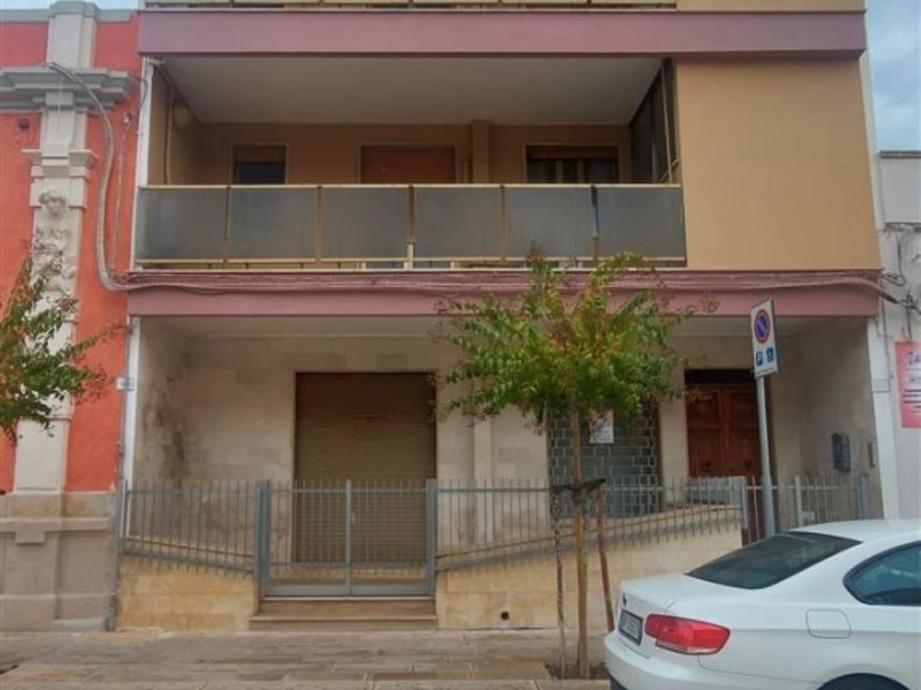 Casa a Schiera in vendita a Latiano via roma 92