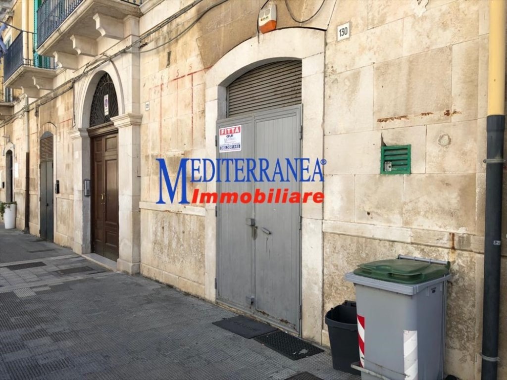 Locale Commerciale in affitto a Giovinazzo via g. Marconi, 130