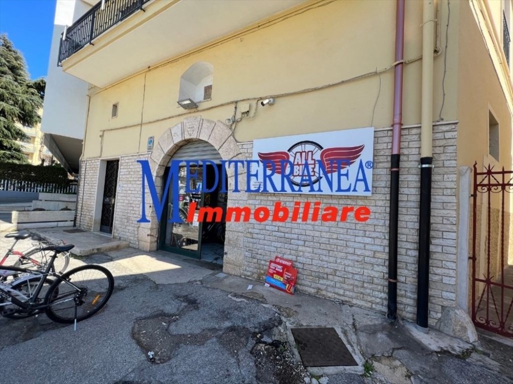Locale Commerciale in vendita a Ruvo di Puglia via Valle Noï¿½, 63