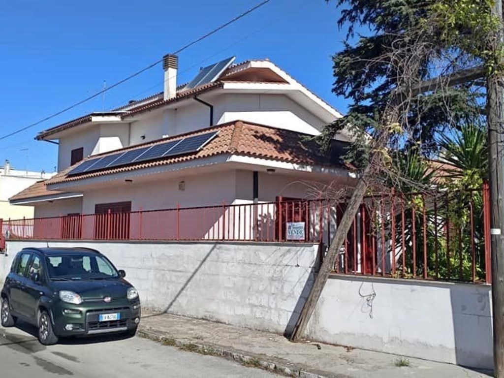 Villa in vendita a San Donaci via San Pancrazio Sal 130 angolo di Via b. Croce