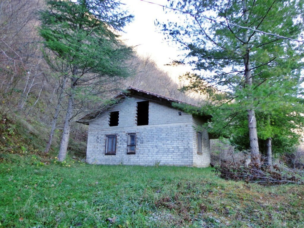 Casa Semindipendente in vendita a Carpineto della Nora contrada versante al bosco