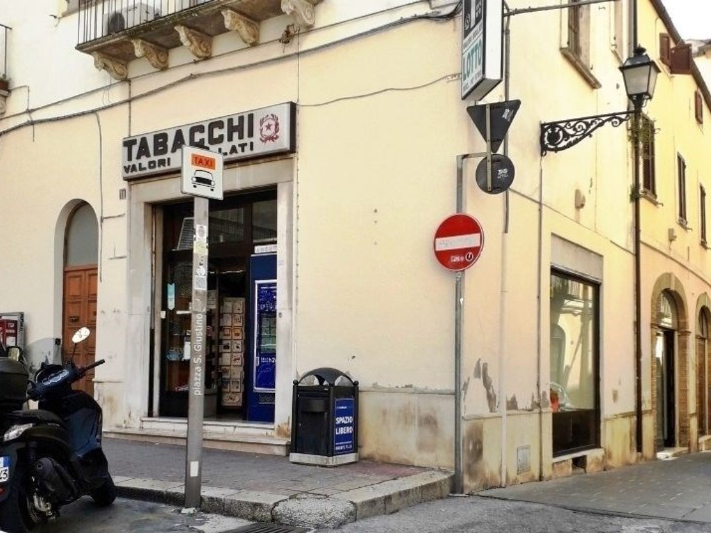 Locale Commerciale in vendita a Chieti piazza vittorio emanuele II