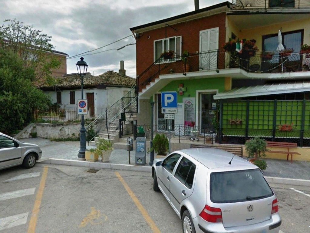 Locale Commerciale in vendita a Torrevecchia Teatina piazza san rocco