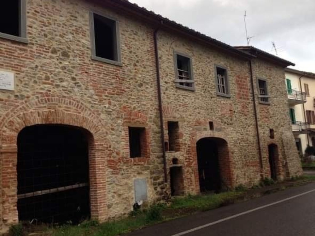 Rustico in vendita ad Arezzo ponte a Buriano