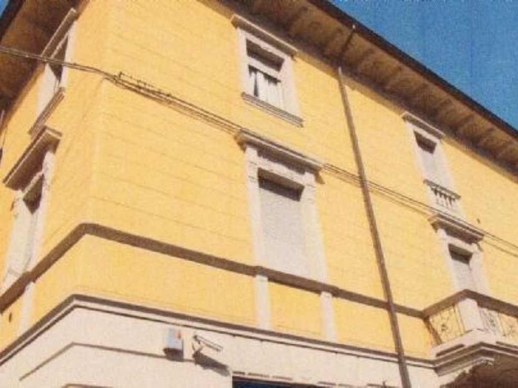 Palazzo in vendita a Piacenza via Farnesiana