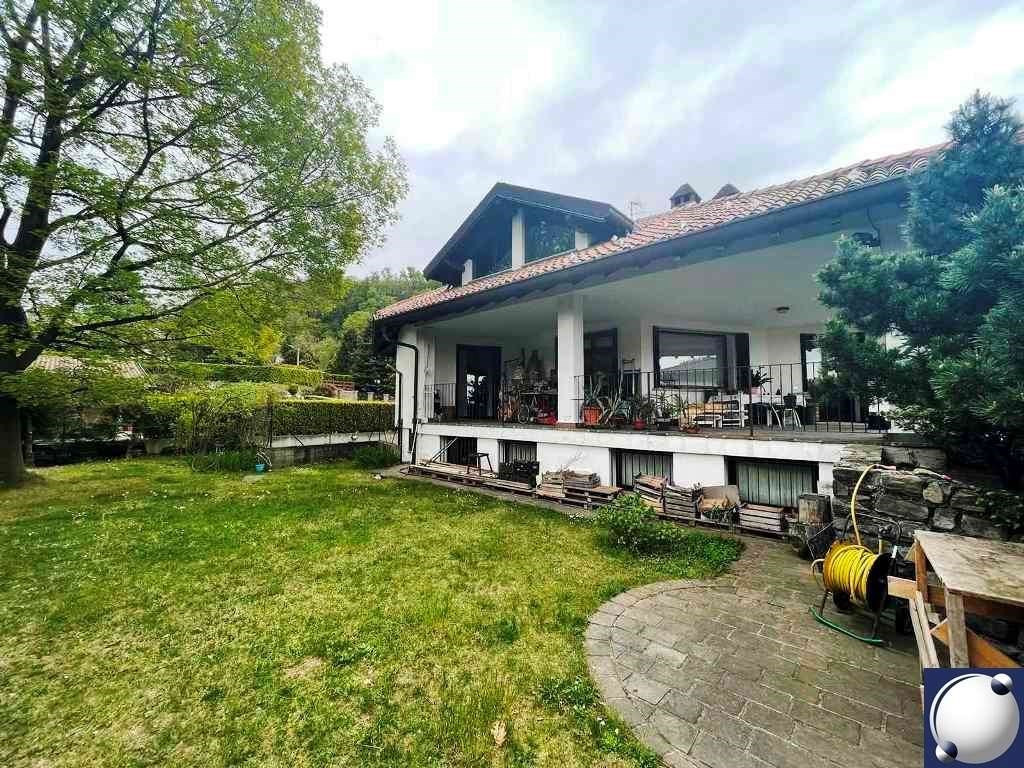 Villa in vendita a Proserpio