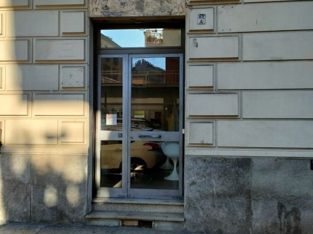 Negozio in vendita a Torino via Luigi Cibrario, 82