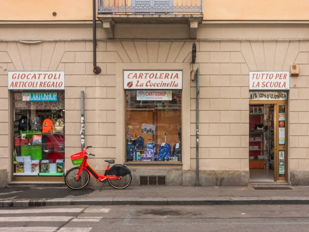 Negozio in vendita a Torino via Gaspare Saccarelli, 14