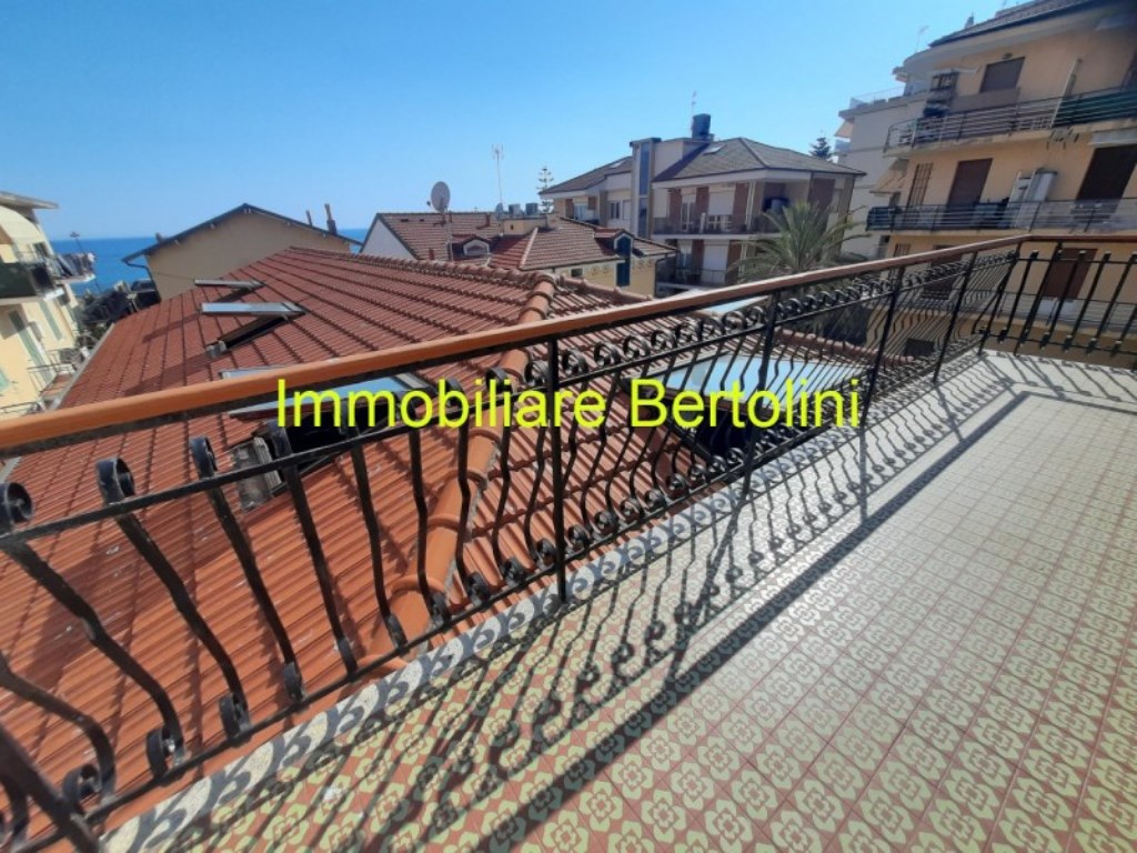 Appartamento in vendita a Bordighera traversa via Vittorio Emanuele lato mare