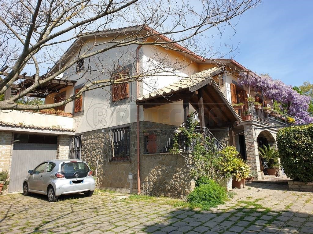 Villa in vendita a Manziana via Giovanni Falcone, 22