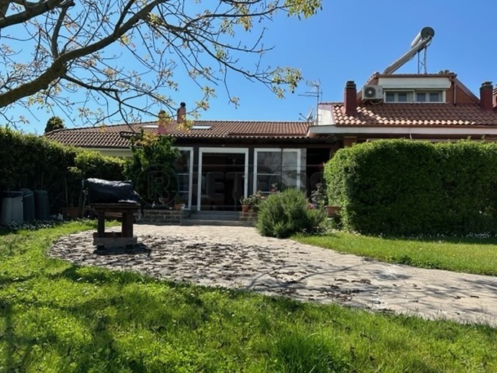 Villa in vendita ad Anguillara Sabazia via Torre Pellice, 261