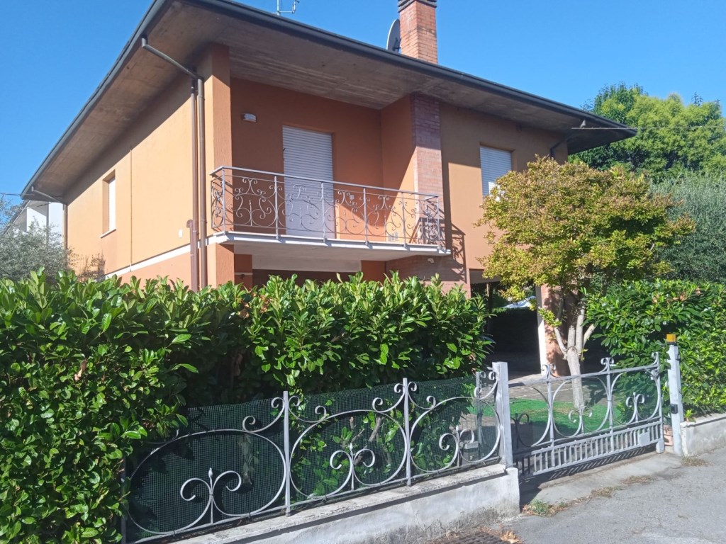 Casa Indipendente in vendita a Cesena via Agerola