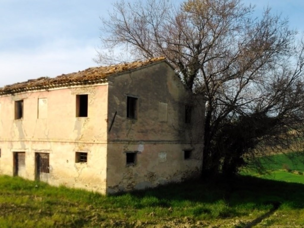 Casale in vendita a Morro d'Alba