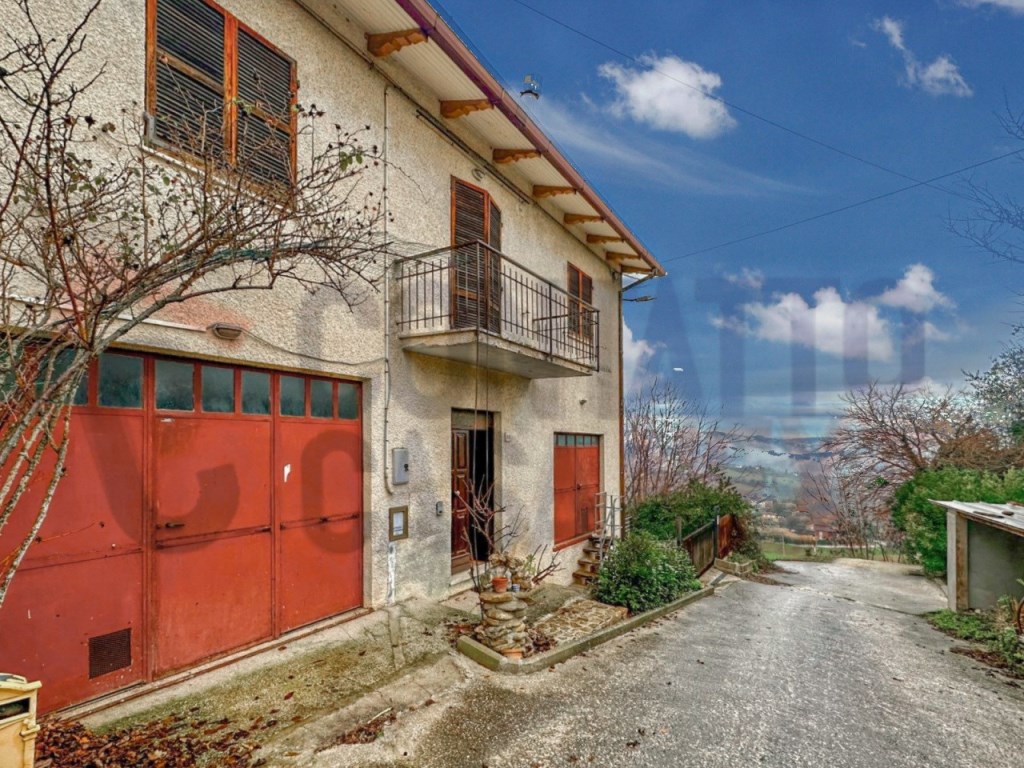 Porzione di Casa in vendita a Serra San Quirico