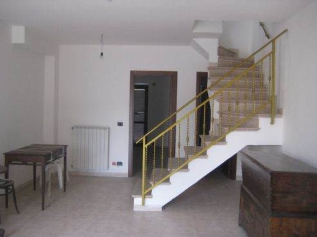 Casa Semindipendente in vendita a Magliano de' Marsi strada regionale 578 65