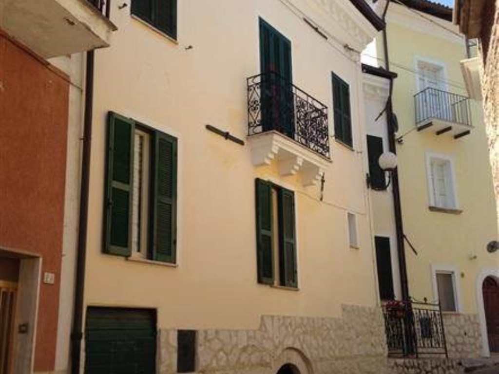 Casa Semindipendente in vendita a Magliano de' Marsi piazza della torre
