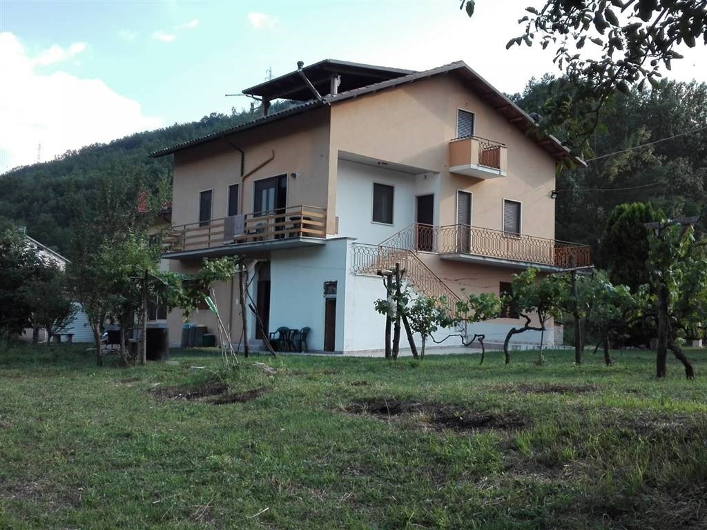 Casa Indipendente in vendita a Civitella Roveto contrada paschiciano snc