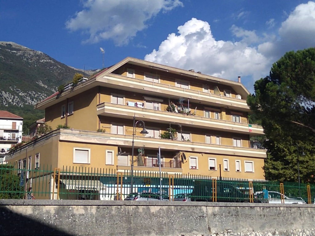 Appartamento in vendita a Civitella Roveto via roma snc