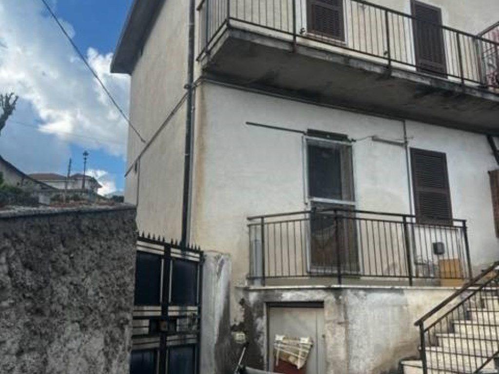 Casa Semindipendente in vendita a Magliano de' Marsi via rincova 14