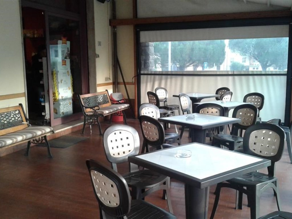 Bar in vendita a Poggio a Caiano zona residenziale