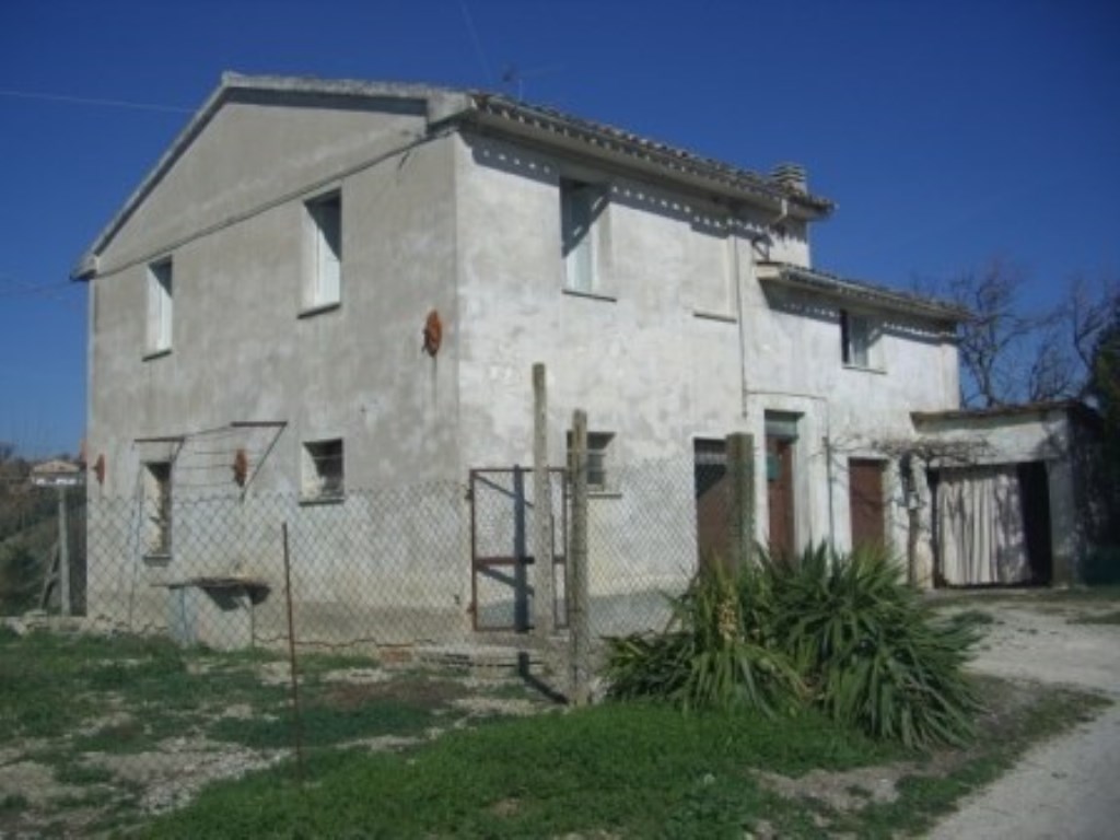 Casale in vendita a Morro d'Alba