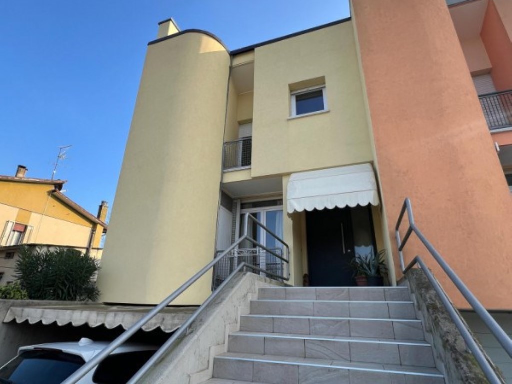 Porzione di Casa in vendita a Campodoro via roma