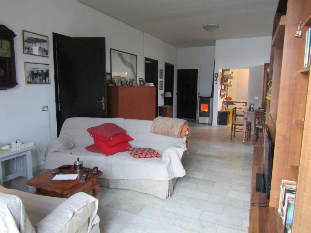 Casa Indipendente in vendita a Carrara viale Monzoni, 100