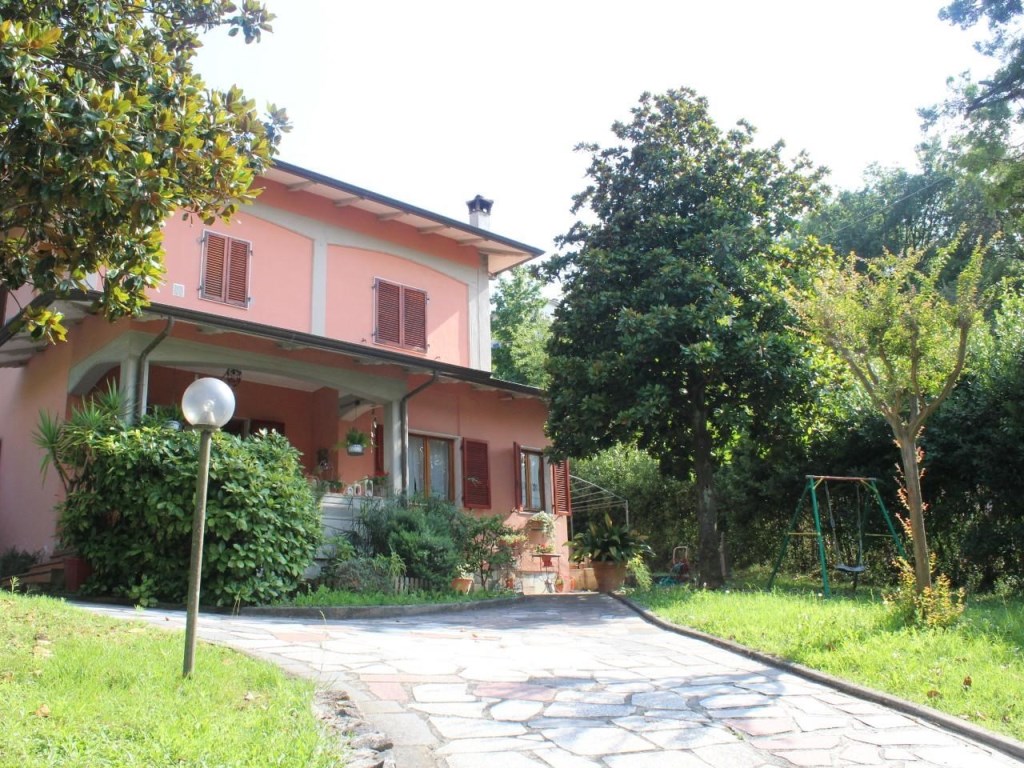 Casa Indipendente in vendita a Carrara via Codena,