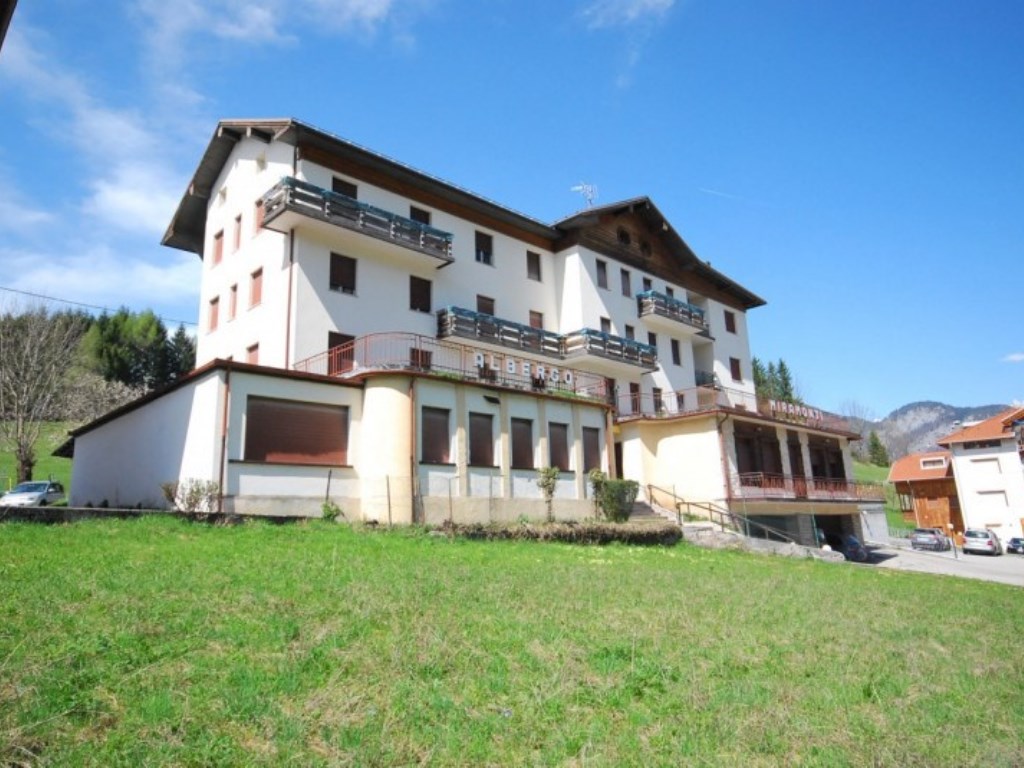 Hotel/Albergo in vendita a Vigo di Cadore via Da Rin Giovanni Fioretto