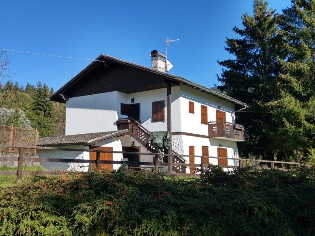 Villa in vendita a Lorenzago di Cadore via del Lago