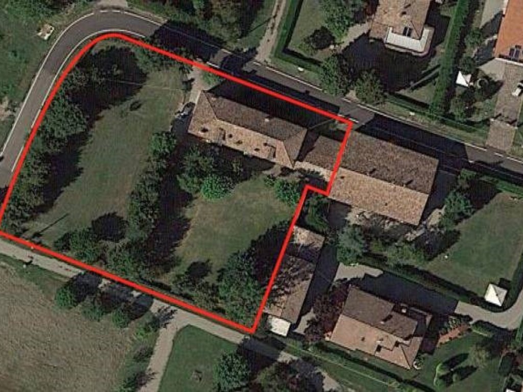 Villa Bifamiliare in vendita a Castelnovo di Sotto via peschiera 15