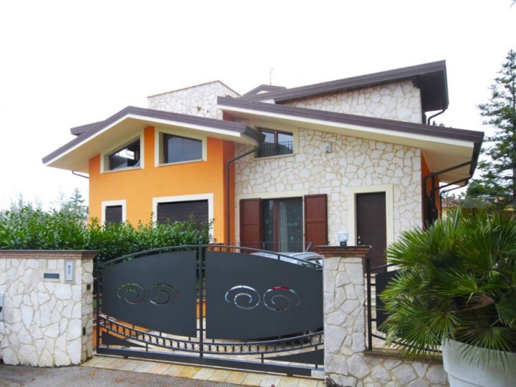 Porzione di Casa in vendita a Misano Adriatico via Don Carlos