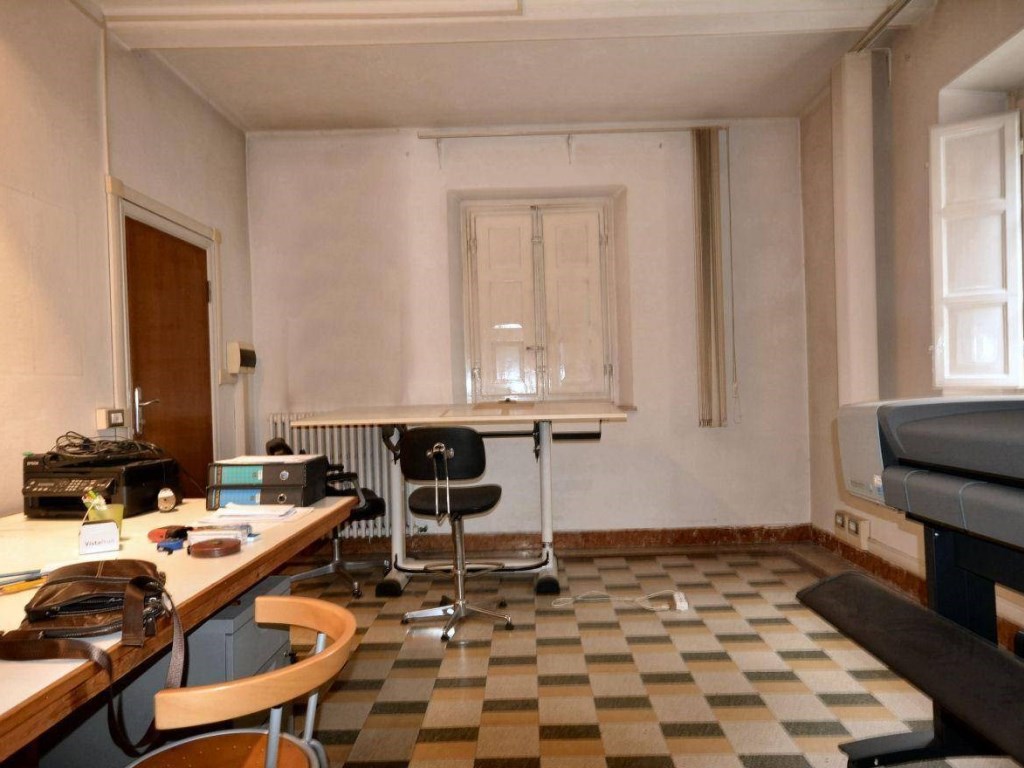 Ufficio in affitto a Lucca via Castruccio Buonamici, 432