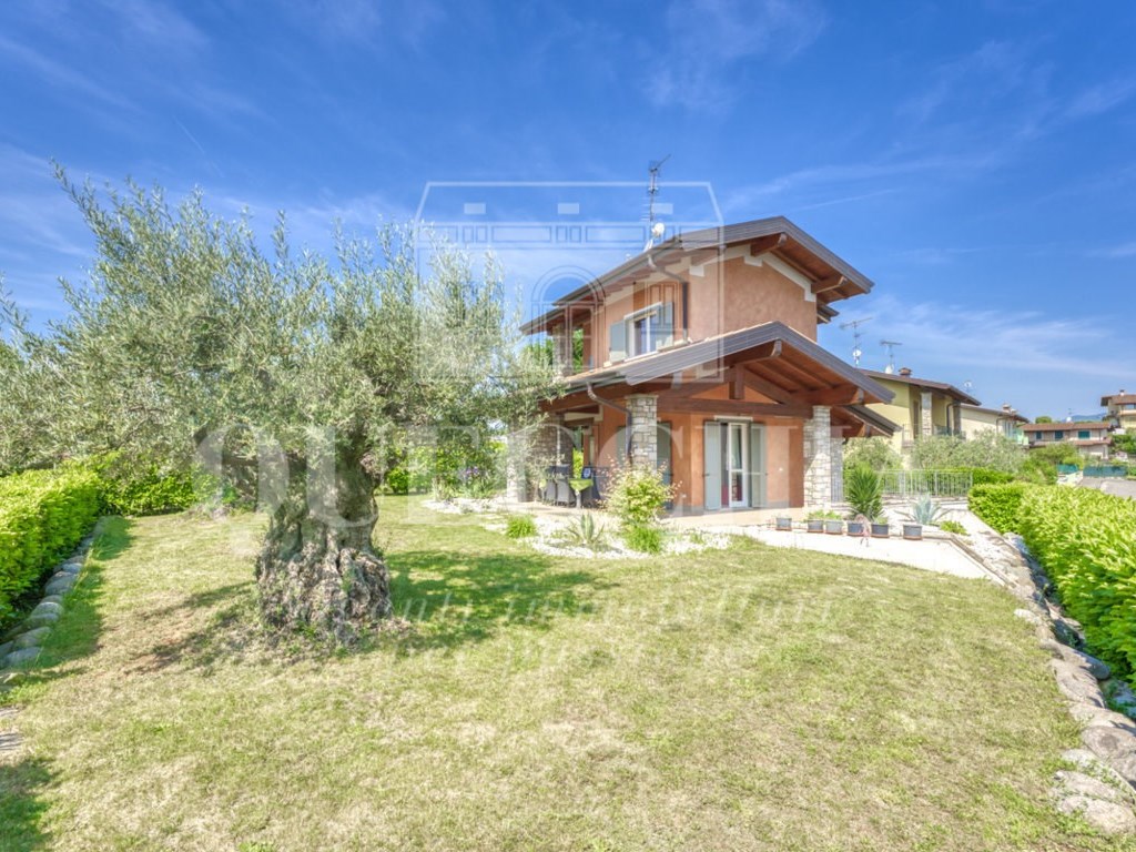 Villa in vendita a Moniga del Garda via Pietro Ghirardi,