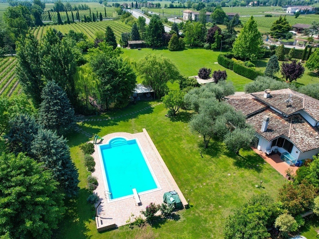 Villa in vendita a Sirmione via San Martino della Battaglia,