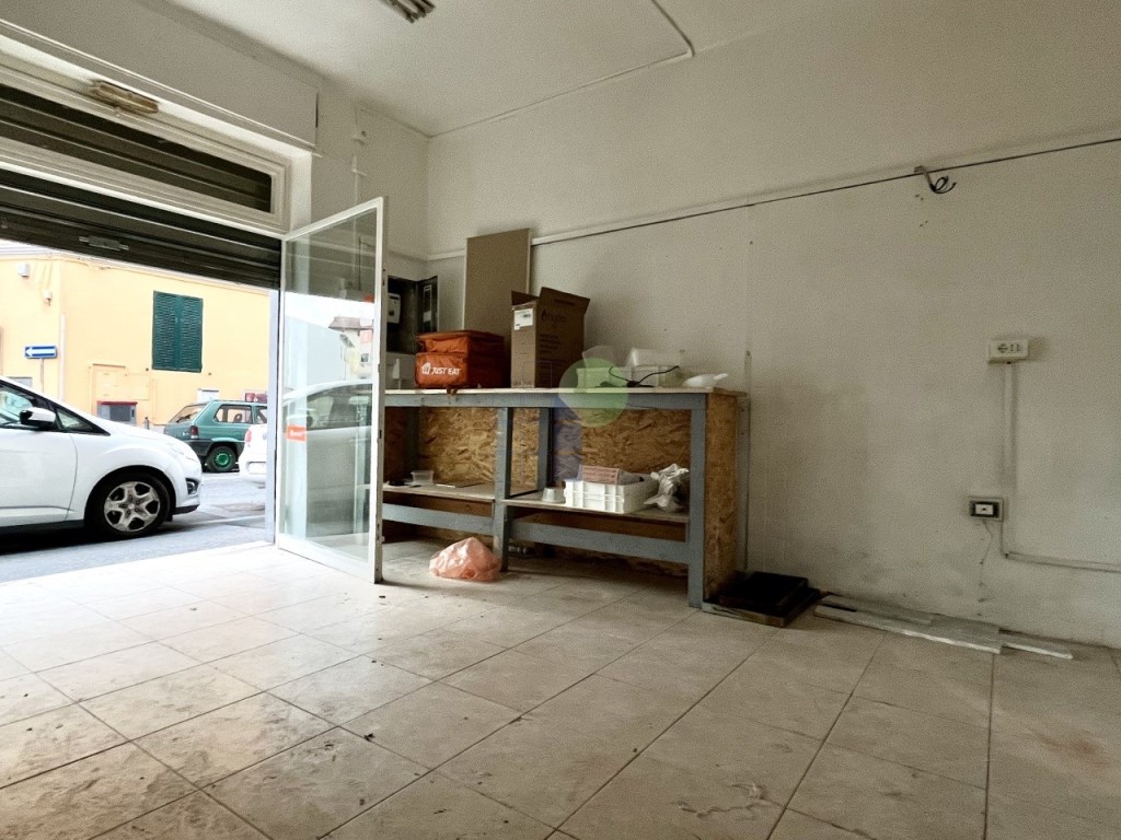 Locale Commerciale in affitto a Livorno via Solferino, 33