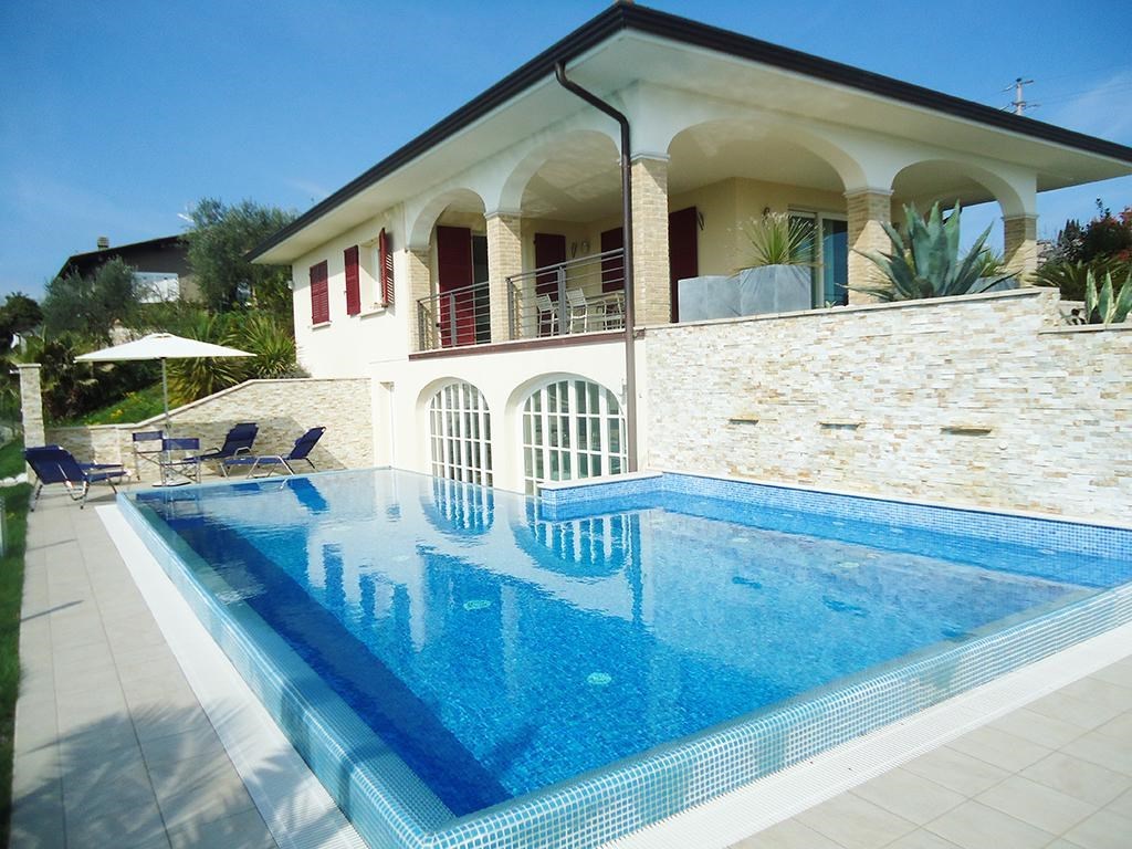 Villa in vendita a Soiano del Lago