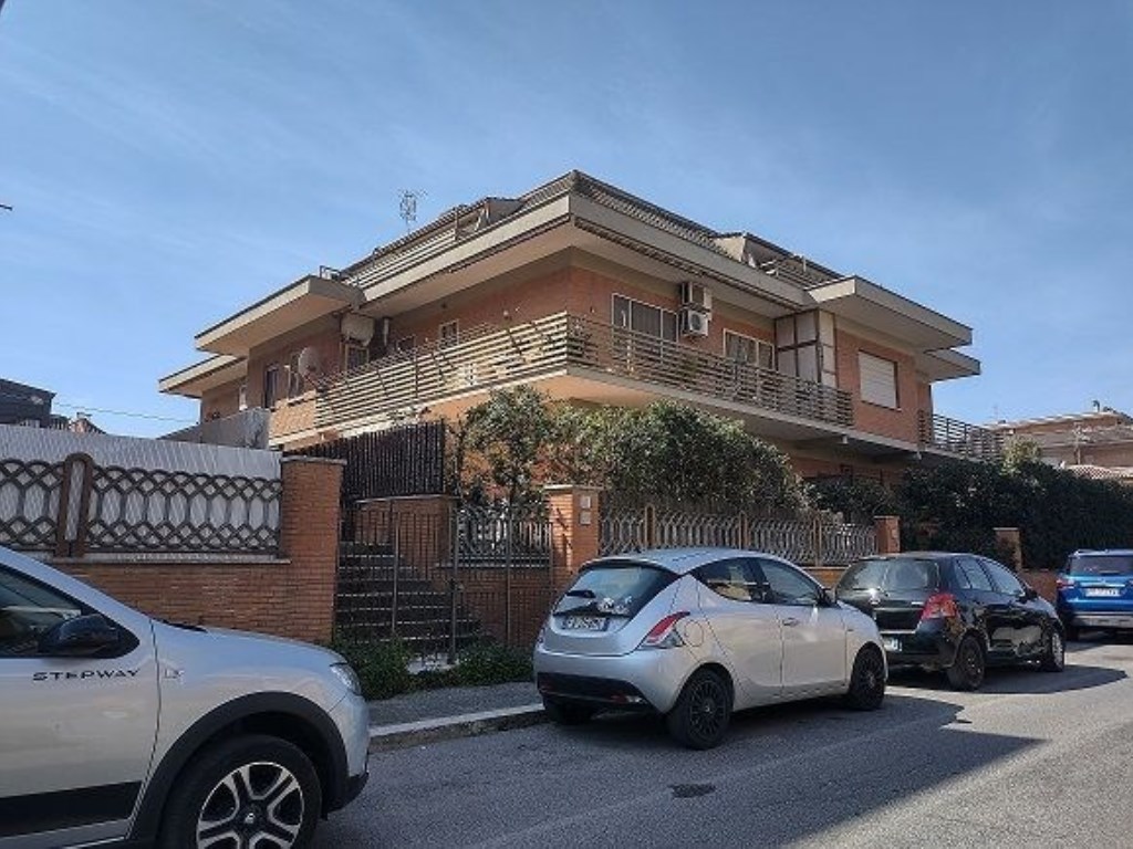Appartamento in vendita a Pomezia via rumenia