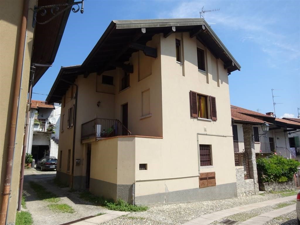Casa Indipendente in vendita a Baveno via Cairoli 17