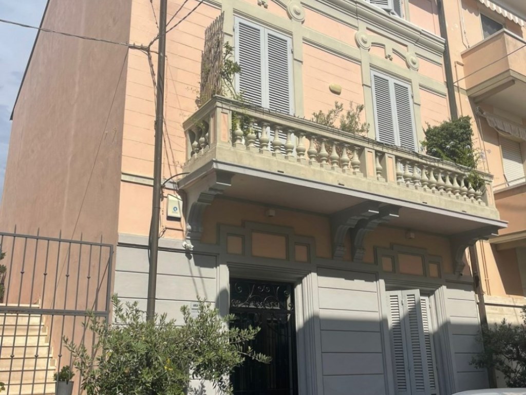 Casa a Schiera in vendita a Viareggio