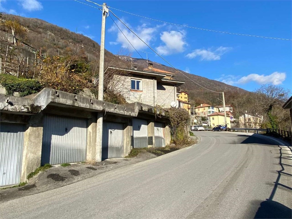 Garage in vendita a Villadossola via Valle Antrona x