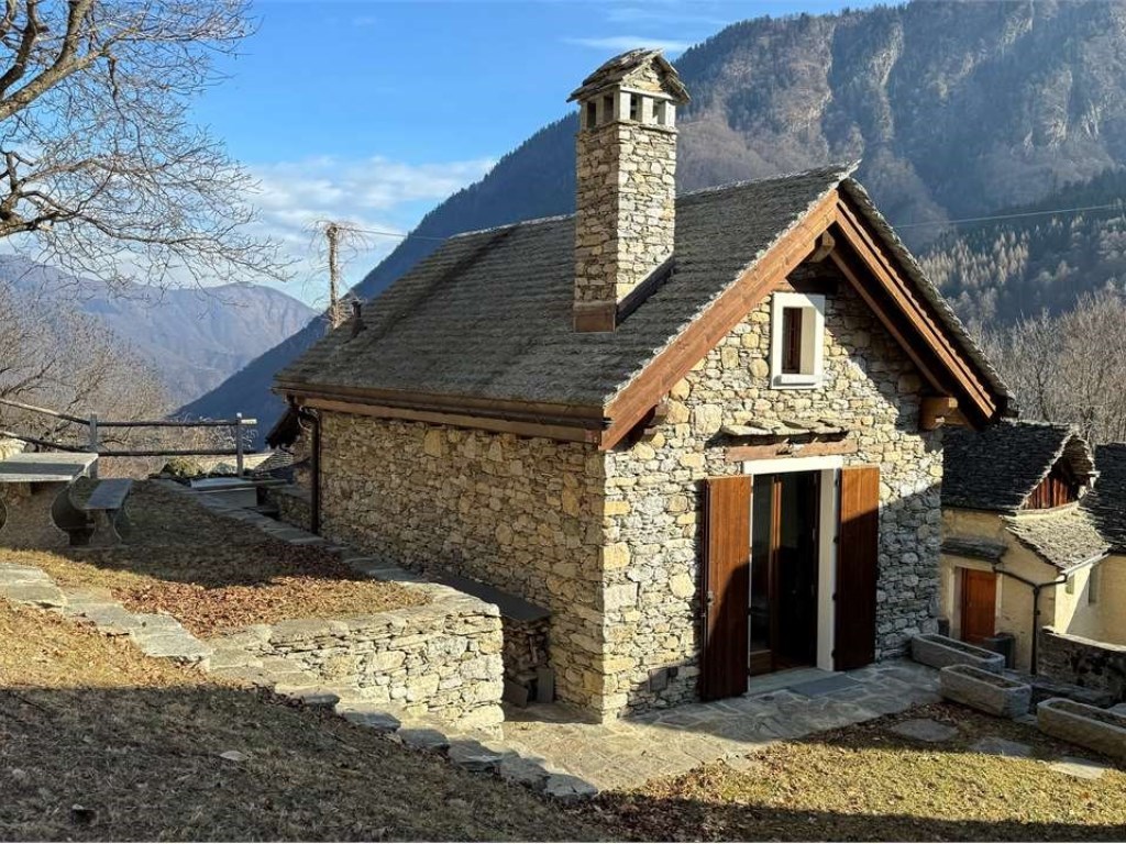Casa Indipendente in vendita a Bannio Anzino localitã  Alpe Soi
