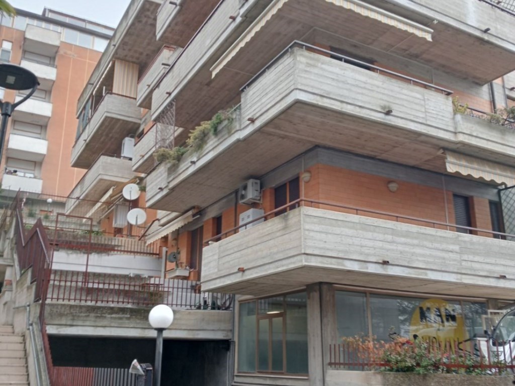 Appartamento in vendita a Teramo via Felice Barnabei