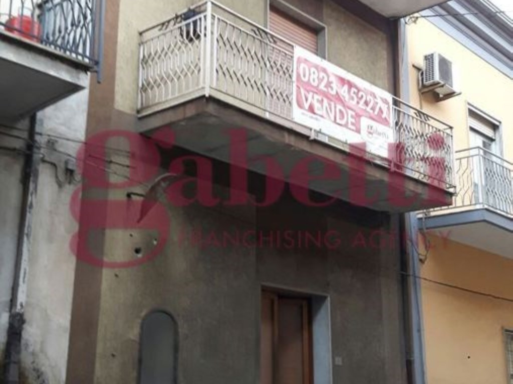 Appartamento in vendita a Portico di Caserta portico di Caserta Vittoria, ang.Lo Via Mazzini,2