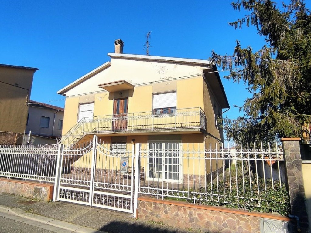 Casa Indipendente in vendita a Santa Croce sull'Arno via Giordano Bruno,