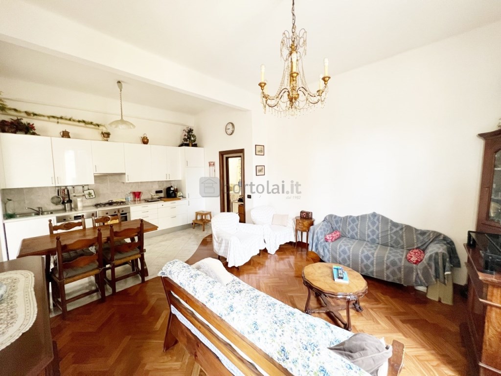 Appartamento in vendita a Genova via Montezovetto,