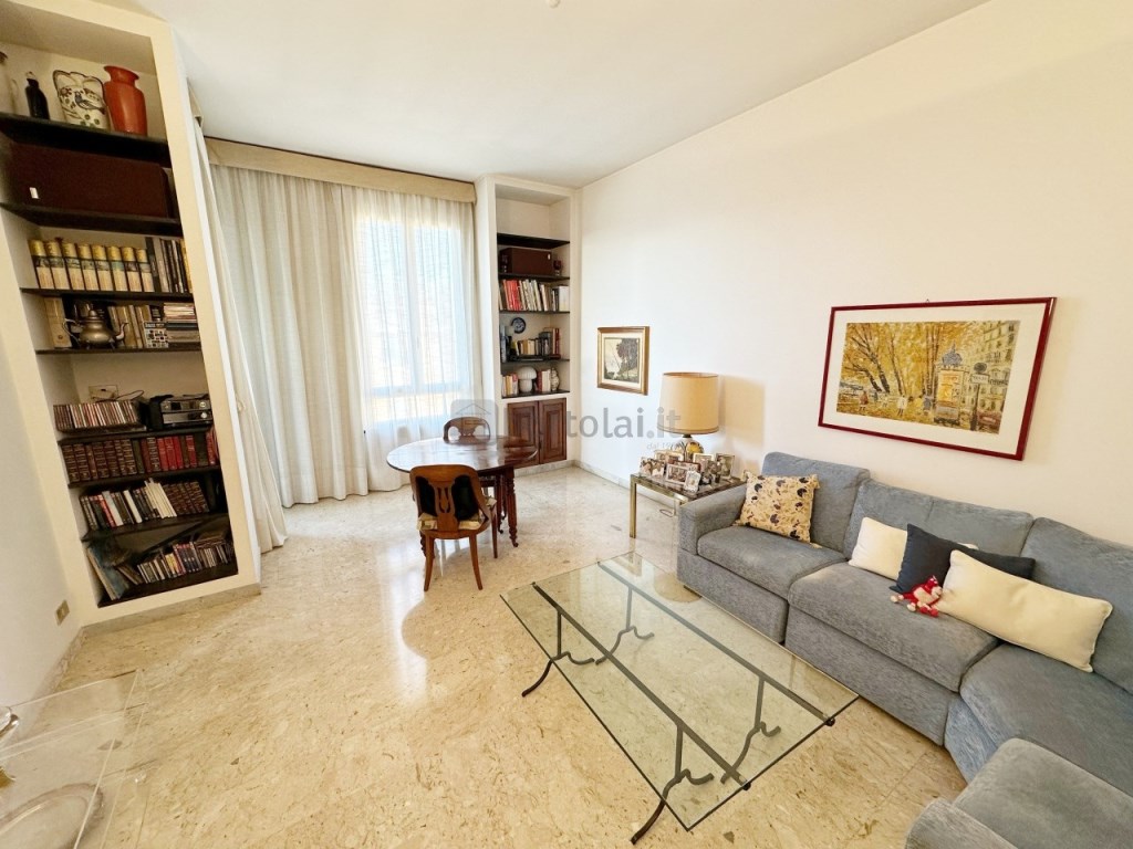 Appartamento in vendita a Genova via Federico Delpino,