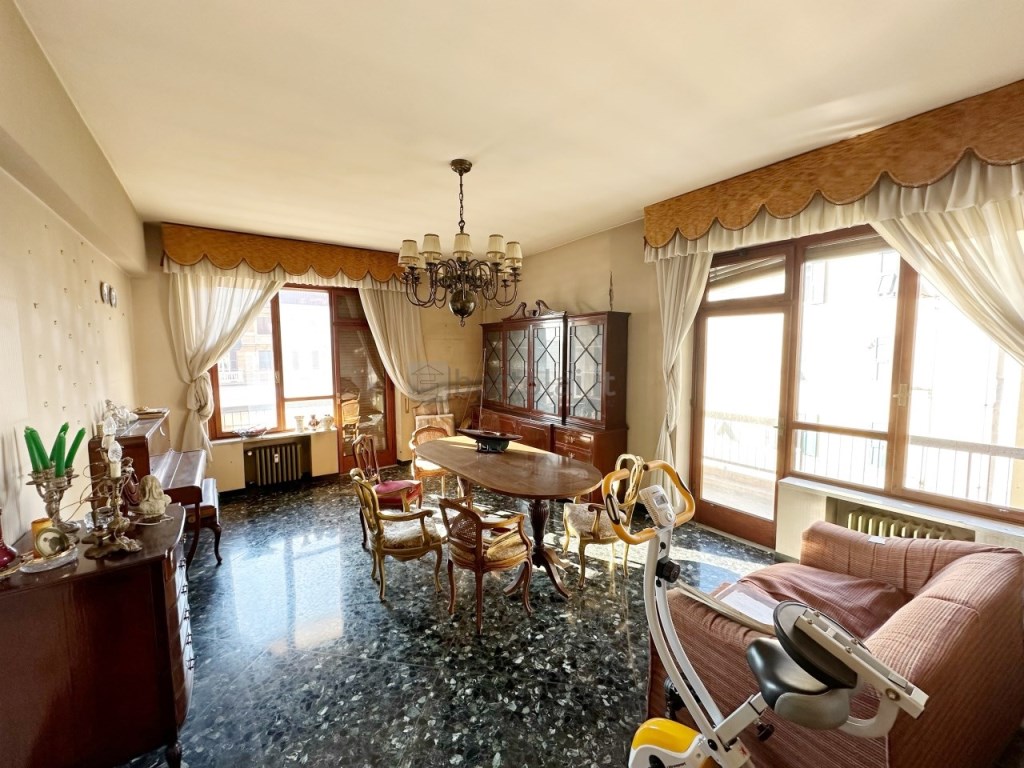 Appartamento in vendita a Genova via Benza,